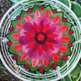 Dreaming of Dahlias Table Mat